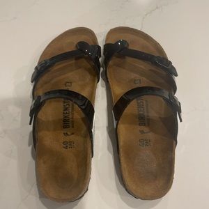 Authentic Birkenstock sandals, size 40. Excellent pre owned condition!